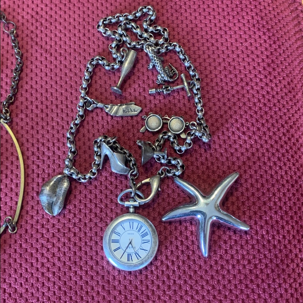 Costume Jewelry necklaces & pendants - Picture 2 of 3